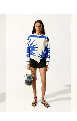Shop the Look | Printed Sweatshirt | Havaianas flat sandals