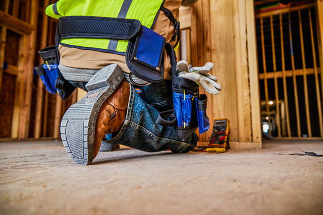 Conductor 8" Work boot in hazel (brown).