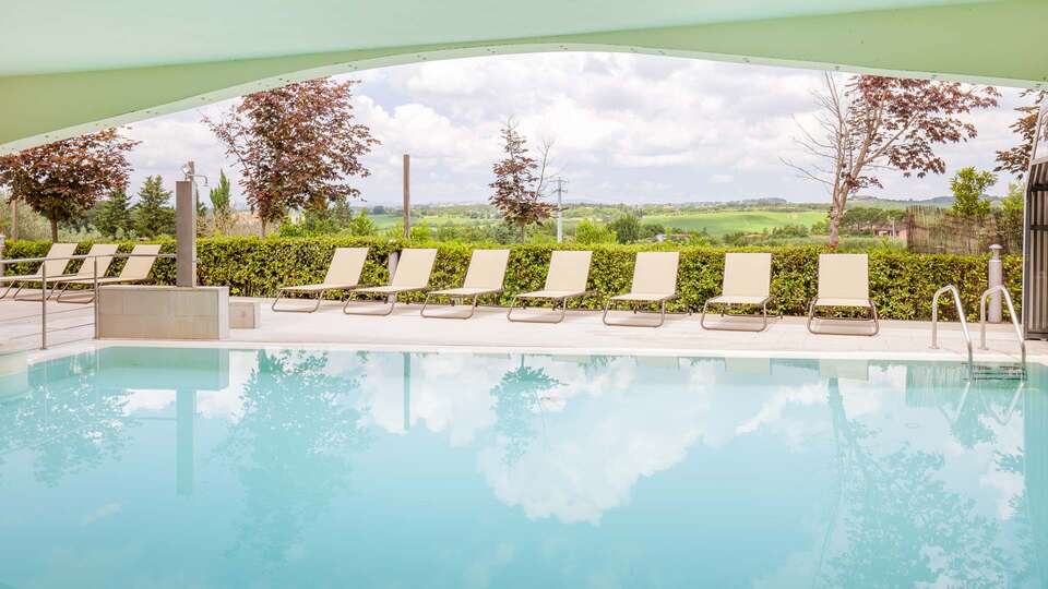 Weekend romantico in Toscana con cena di 3 portate e spa tra le colline di Asciano