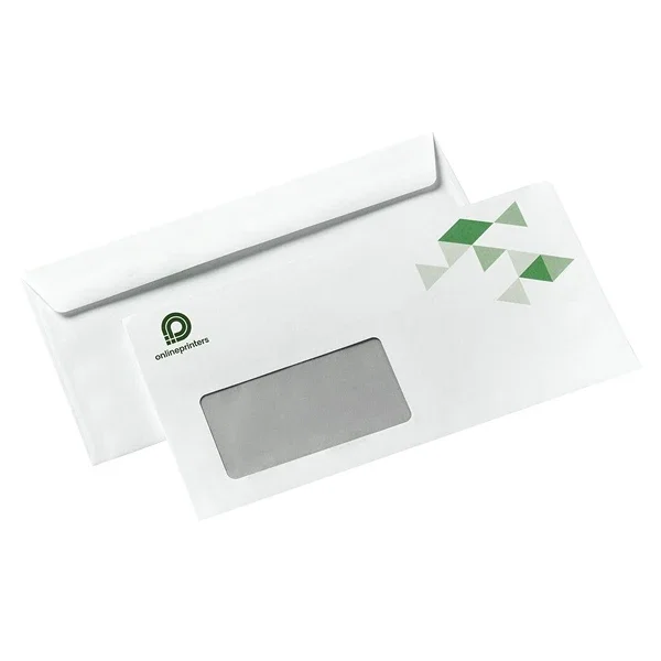 Due buste bianche, una con una finestra e un motivo geometrico verde, oltre a un logo