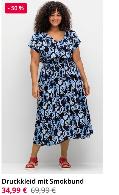 Ein Model trägt ein marine-gemustertes Druckkleid mit Smokbund. Preisreduktion -50% von 69,99 auf nun 34,99