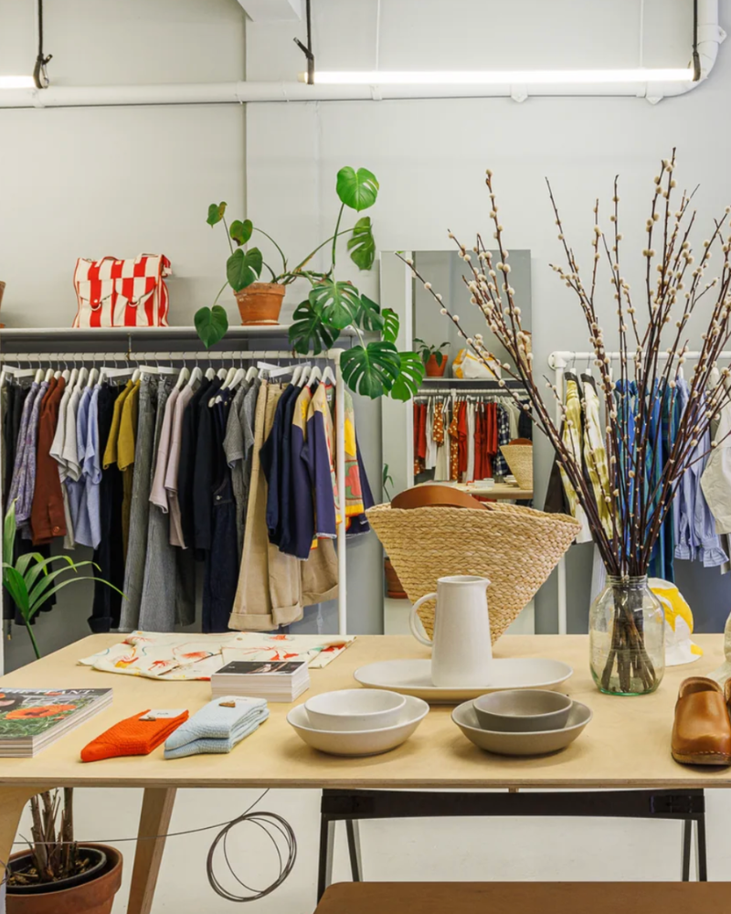 WOMEN'S STORE