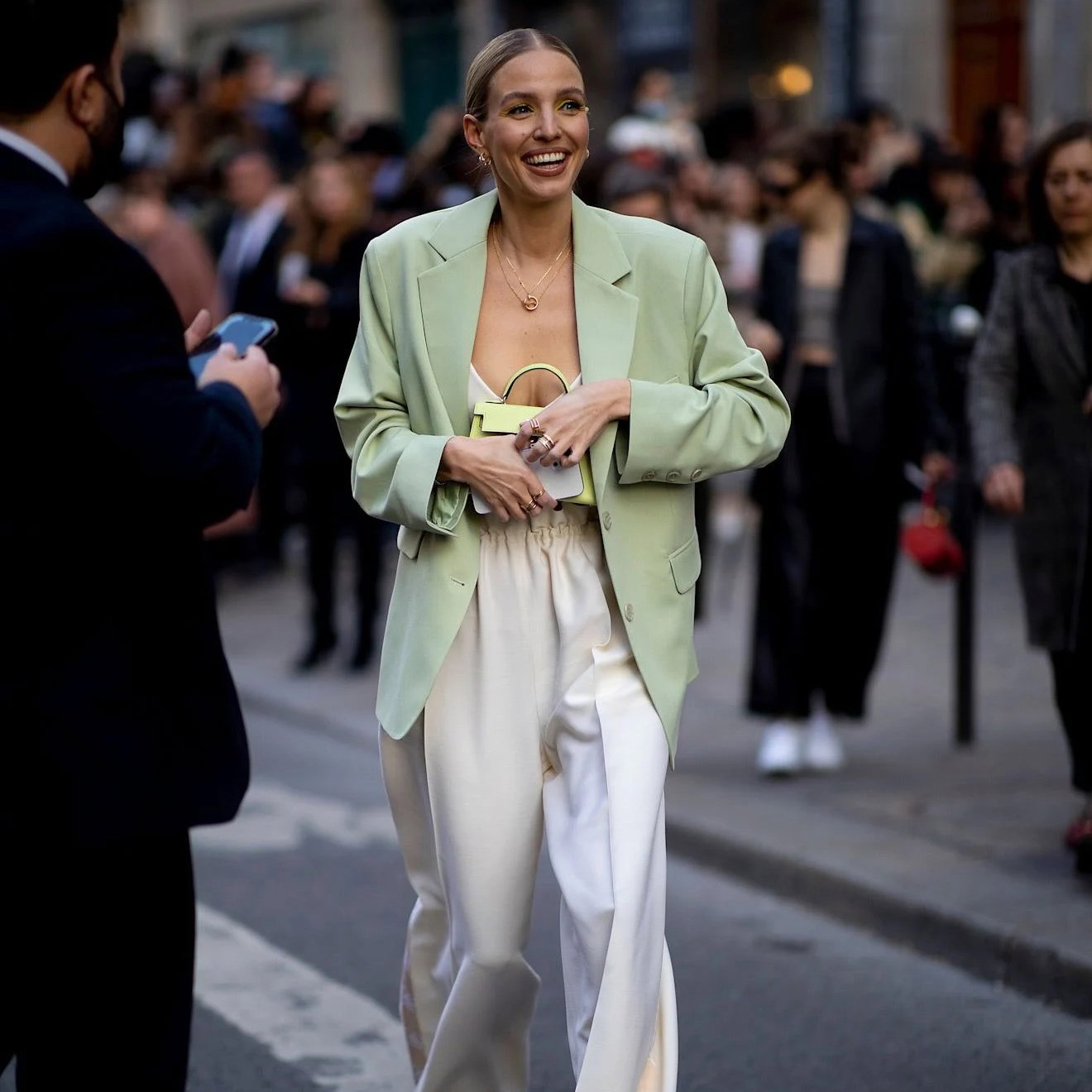 Innere Ruhe, zarte Eleganz: Warum jetzt alle in die Anti-Stress-Wardrobe investieren