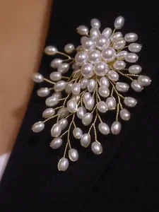 Image of Exquisite pearl brooch