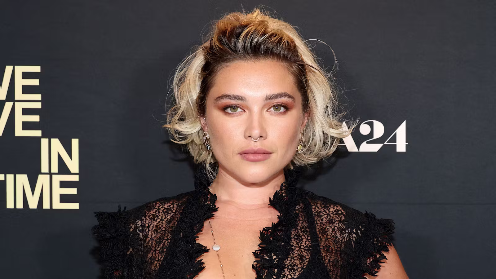 Florence Pugh Brought Back This Bold Eyeshadow Color