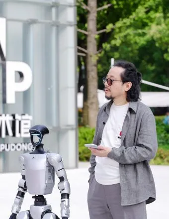 The Universe According to Sang Huoyao—and His Humanoid Robot