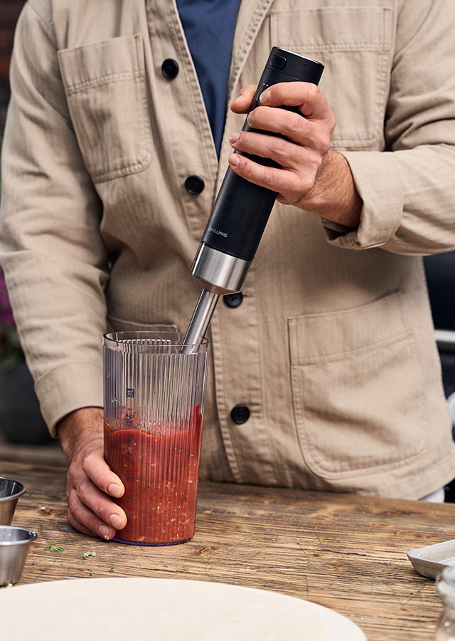 Using the Xtend Hand Blender