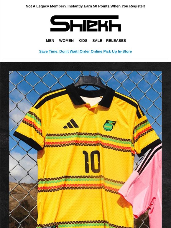 Rep your team. The World Cup is here! 🏆⚽