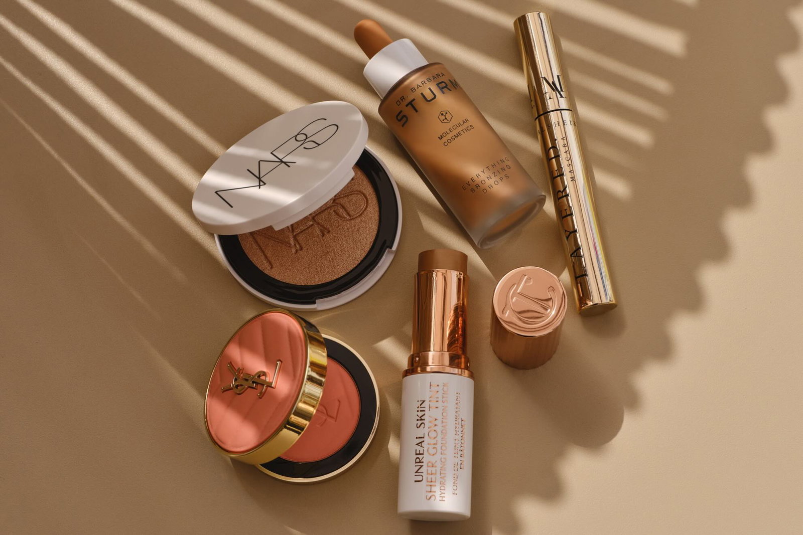 From luminous skin to soft colours, discover beauty made for sunlit days and radiant routines