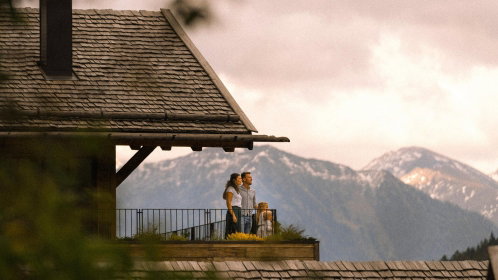 Hotel Balkon mit Ausblick auf die Berge