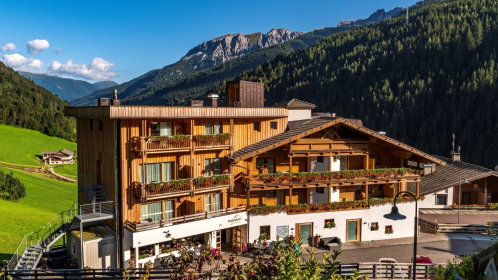 Hotel mitten im grünen mit Bergen