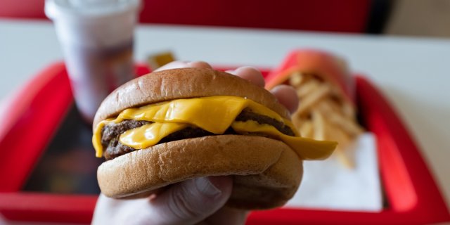 famille pain burger McDonald's moisi