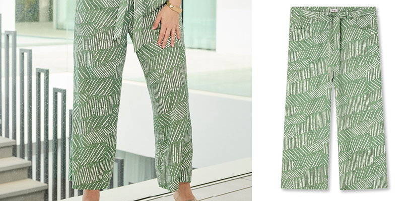 Model mit eukalyptusgrüner langer Sommerhose mit graphischen weißen Streifen