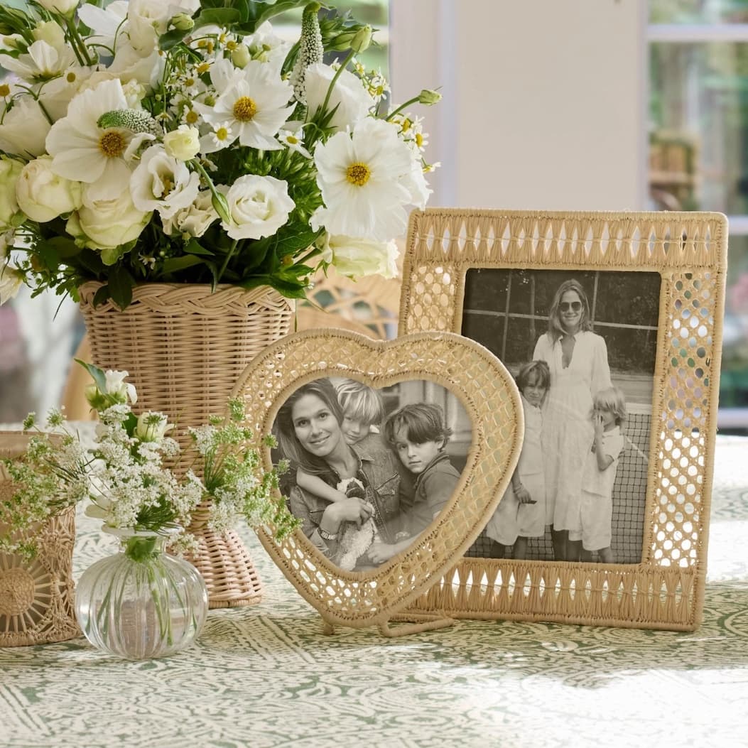 PICTURE FRAMES