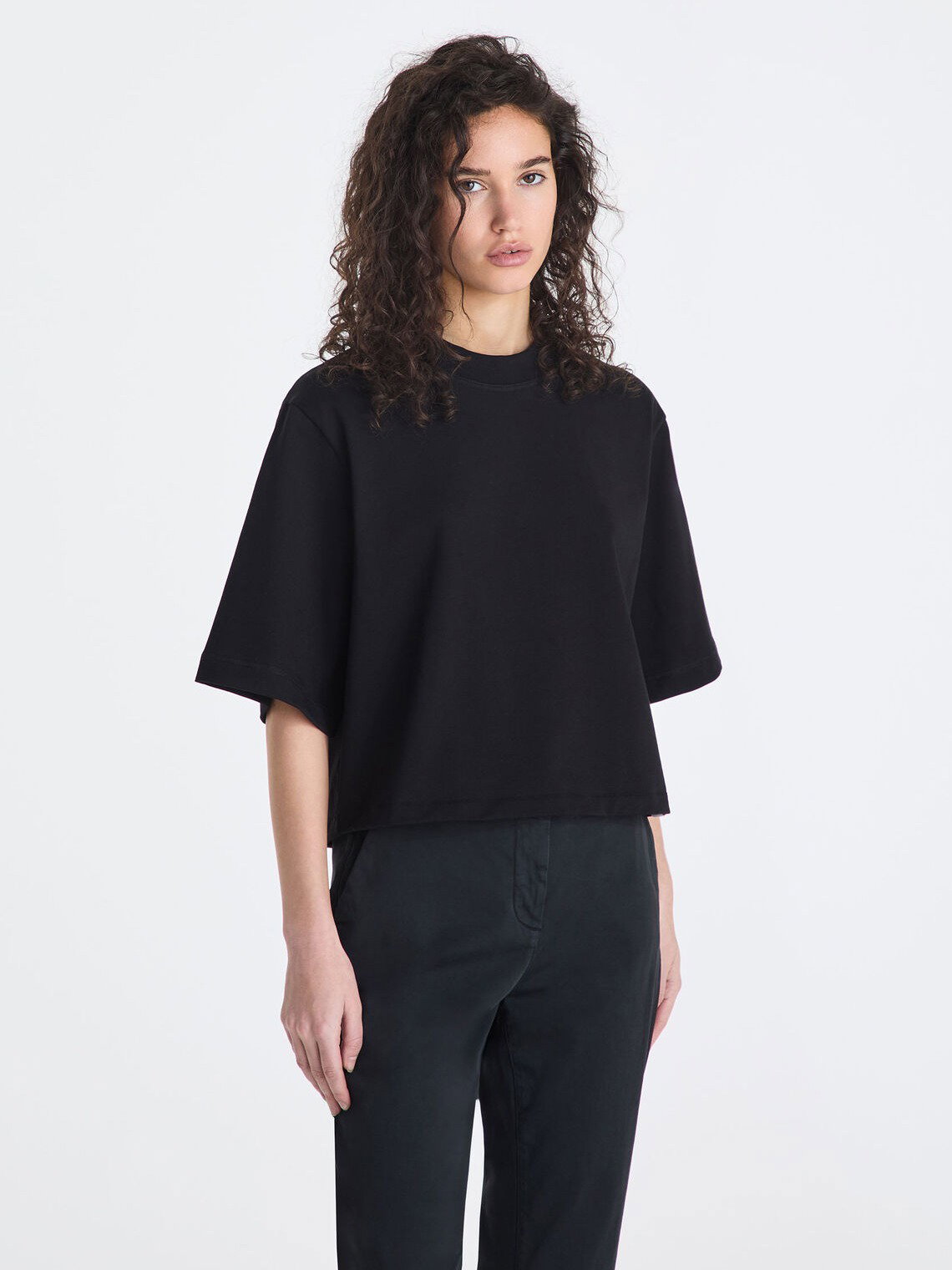BEATRIZ Cropped T-shirt