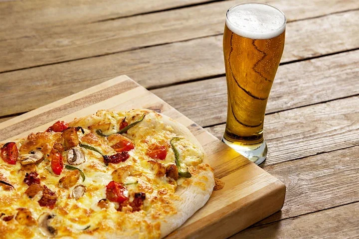 Pinsa inkl. 2 valfria öl hos Stockholm Brewing Co i Frihamnen