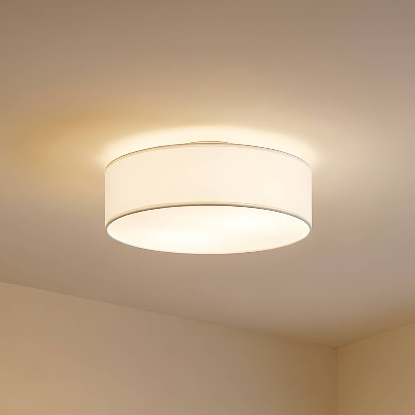Plafón Lindby de Sebatin, Ø 40 cm, color crema, tela, casquillo E27