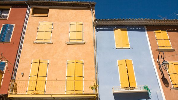 Voici l’heure idéale à laquelle il faut fermer ses volets et ses stores pour rester au frais chez soi