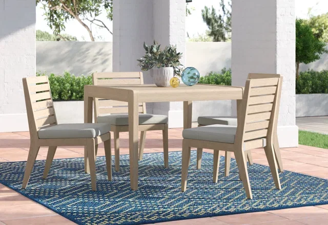 In-Stock Outdoor Dining
