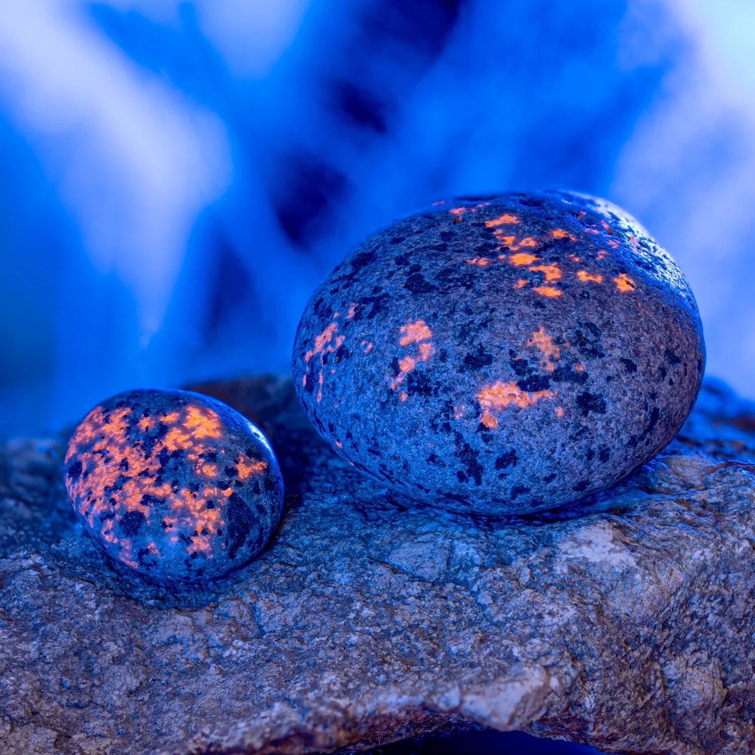 Image of Shining Syenite - UV Glow Rocks