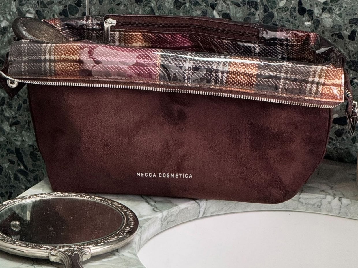 Your MECCA COSMETICA Gift Is Waiting...