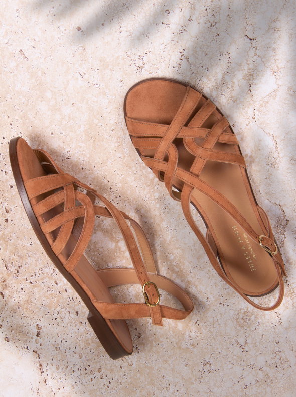 Sandales plates brides cuir daim camel