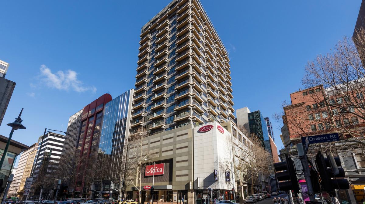Melbourne CBD One-, Two- & Three-Bedroom Apartments with Indoor Pool & Complimentary Parking