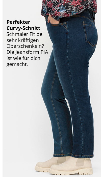 Model in Jeans für Figurtypen mit kräftigen Oberschenkeln