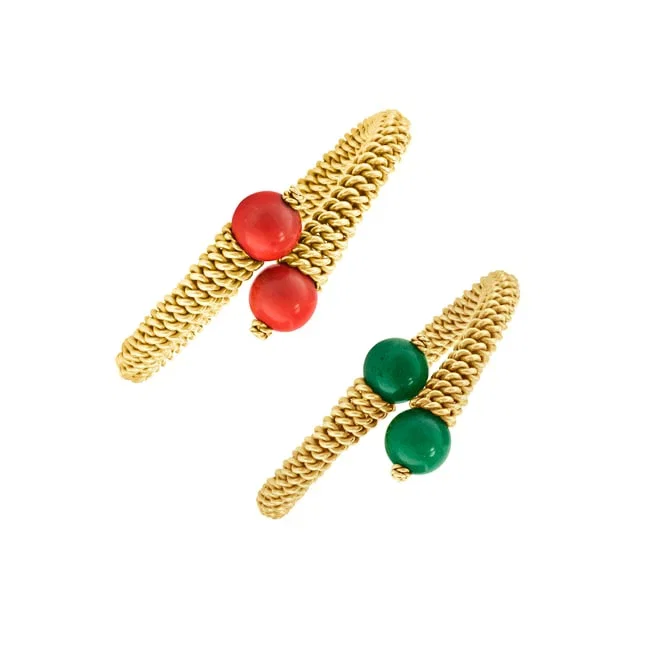 PAIR OF CORAL AND AVENTURINE QUARTZ BYPASS BANGLE BRACELETS