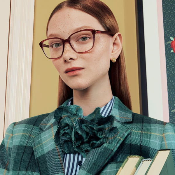 woman wearing eyeglasses