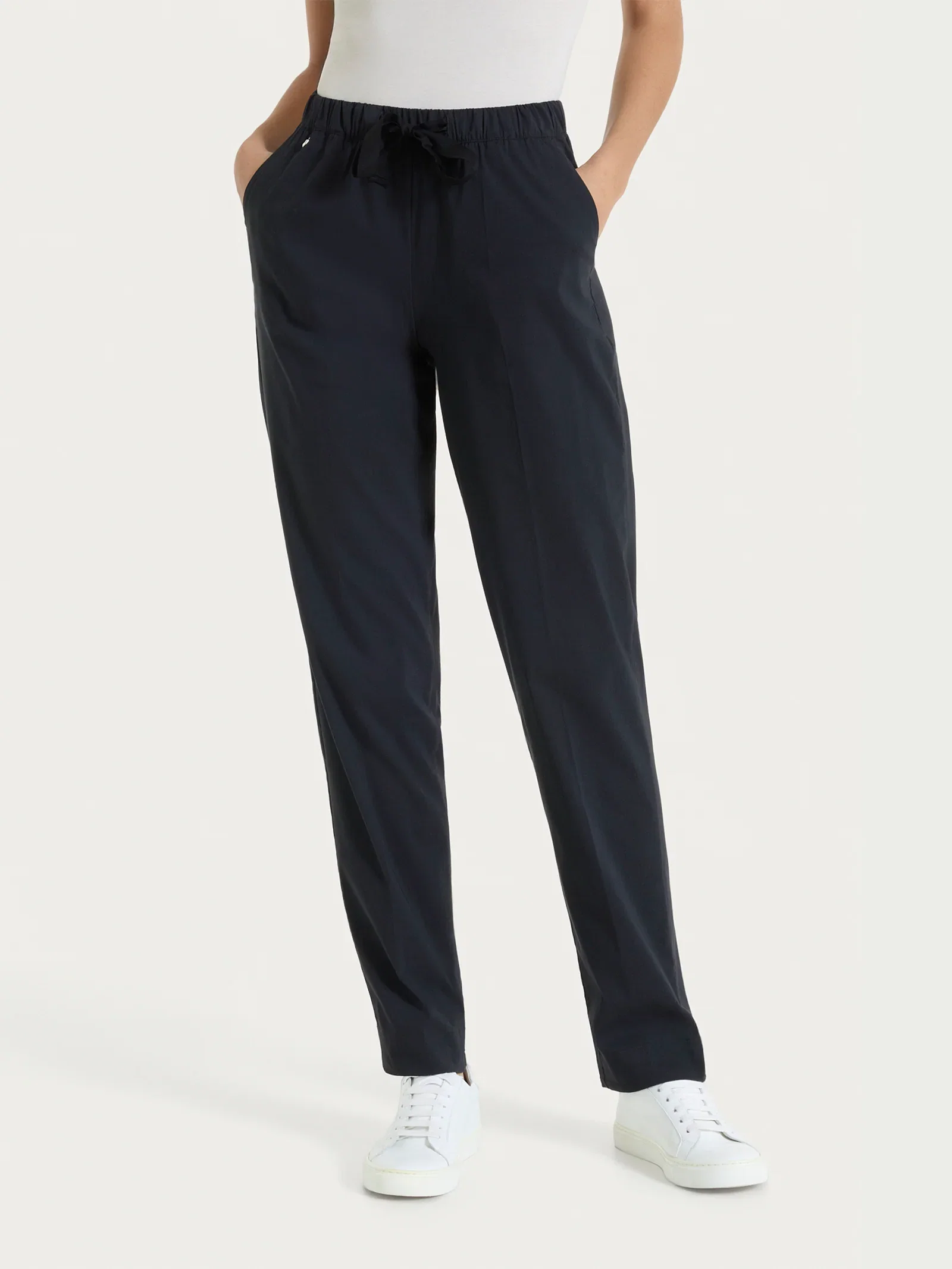 Image of Pantalone jogger con tasche in Super Fresh - Nero
