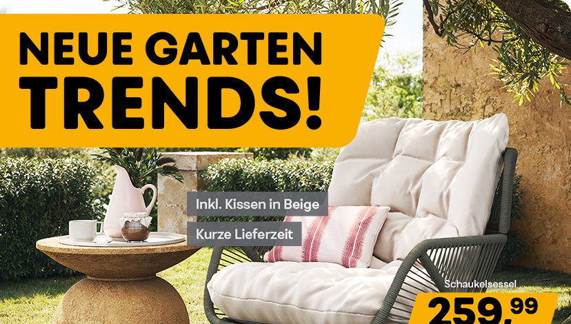 Im Vordergrund steht ein beiger Schaukelstuhl mit dicken, weißen Kissen im Garten. Daneben befindet sich ein runder, niedriger Steintisch mit einem Krug und einer Tasse darauf. Im Hintergrund sind grüne Pflanzen und ein Baum zu sehen. Mehrere farbige Textfelder heben Angebote und Preise hervor. Oben Links steht in einem gelben Kasten 'NEUE GARTENTRENDS!'. Unten Links ist ein rotes Feld mit weißer Schrift, worin steht 'Große Auswahl zum TIEFSTPREIS!'.