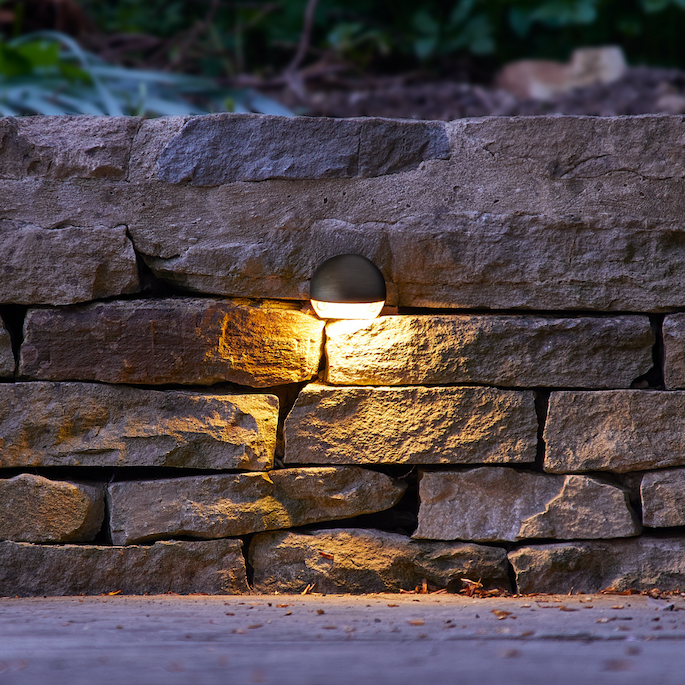 mousehole path light in bronze
