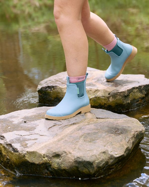Seafoam Bobbi takes on the river 