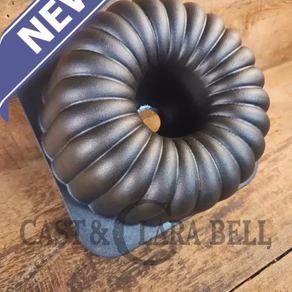 So unique!  "The Pauper", fluted style cake pan, unknown maker.  12 Cups, Square base