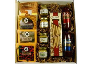Image of Northwoods Cheese Deluxe Meat and Cheese Gift Box