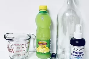 Pour lemon juice & hydrogen peroxide into a bottle for this genius hack