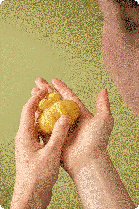 Telling The Bees Facial Gummy Wash