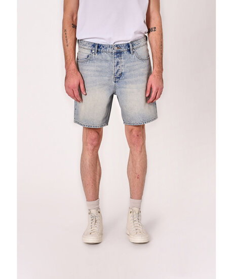 Lou short dust