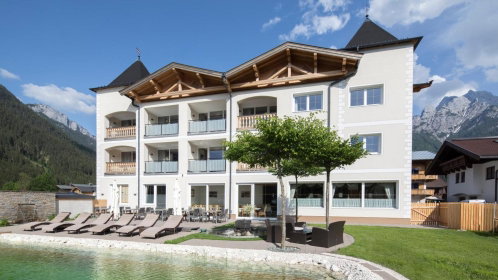 Hotel Naturbadetech mit Liegen