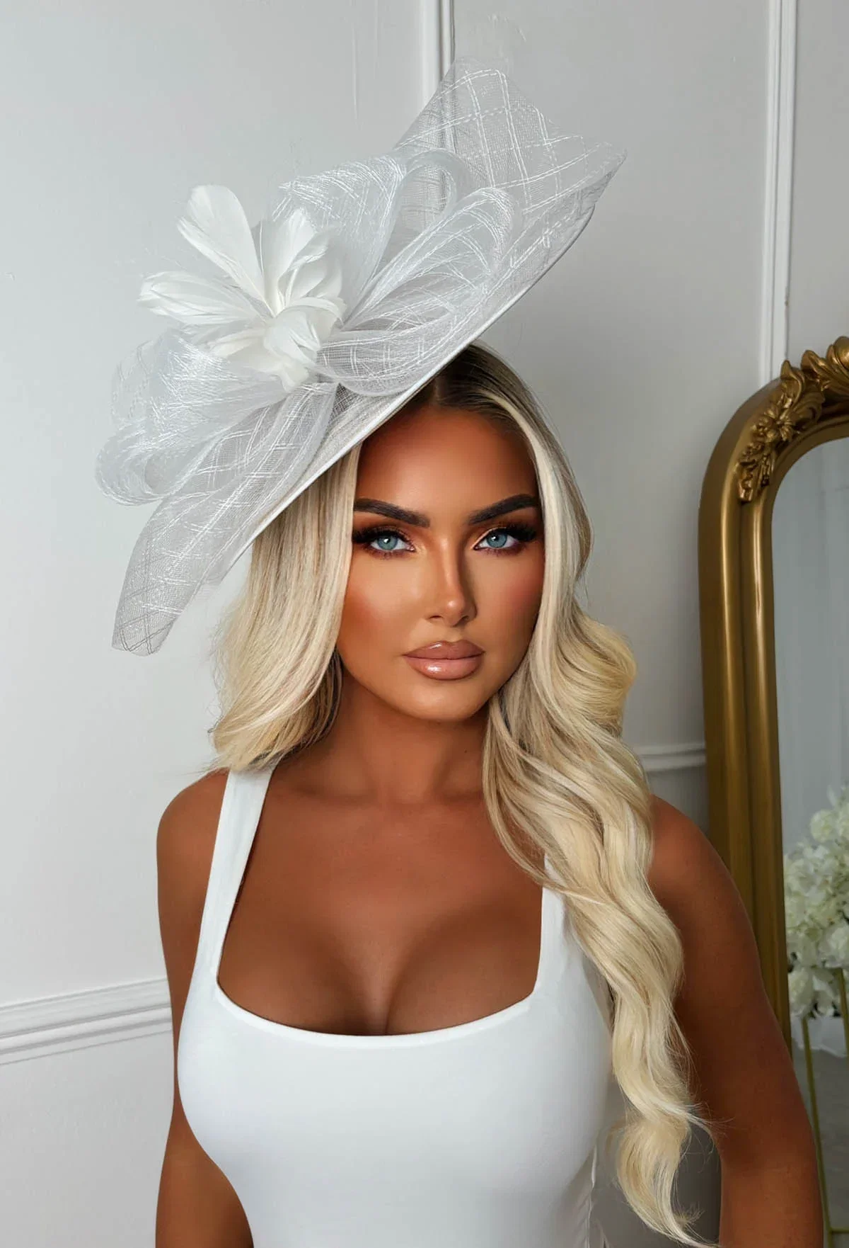 Cosmo Chic White Floral Bow Detail Fascinator