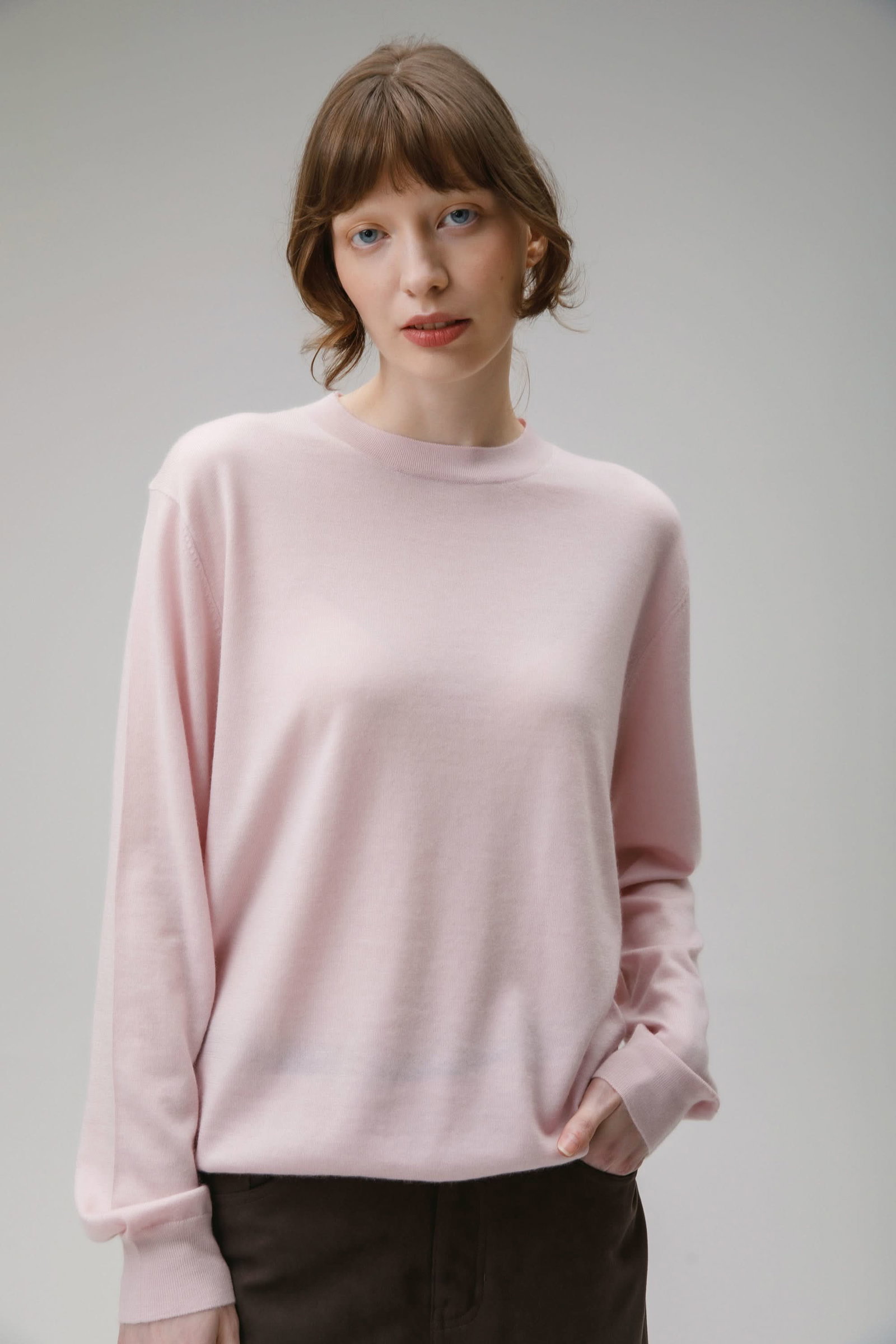 Image of Unisex Lightweight Cashmere Crew Neck Jumper - Silver Pink
