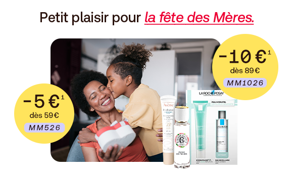 Offre spéciale Fête des Mères avec produits de soin et code promotionnel : une maman reçoit un tendre cadeau de son enfant. Découvrez une sélection de soins beauté avec avantage prix et profitez de réductions de 5 ou 10 francs sur votre commande.
