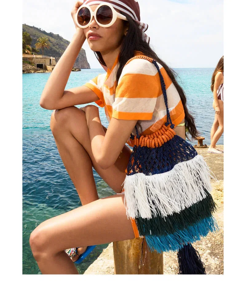 Straw shoulder bag with fringes
