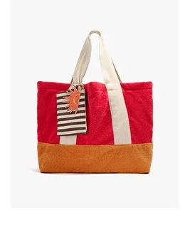 Shopper bag with contrast pendant