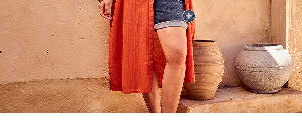 Basic Denim Bermuda Shorts - Our Mandy fit with a straight leg made from a comfortable stretch-blend material. Elastic waistband with button and zip closure, 5-pocket cut.