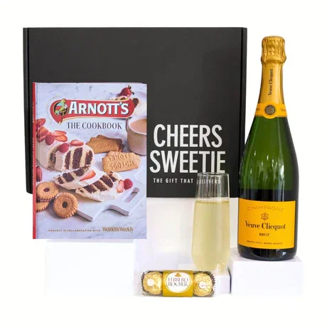 Bubbles & Book Hamper - Customisable