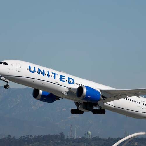An Alarming 4-Letter Bluetooth Device Name Forced a United Flight to Turn Around