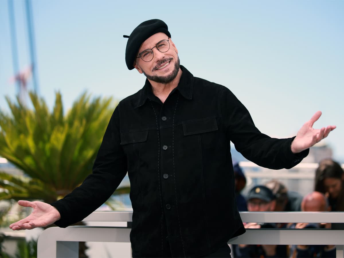 How to Pull Off John Travolta’s Silly Little Beret and Not Look Mimecore