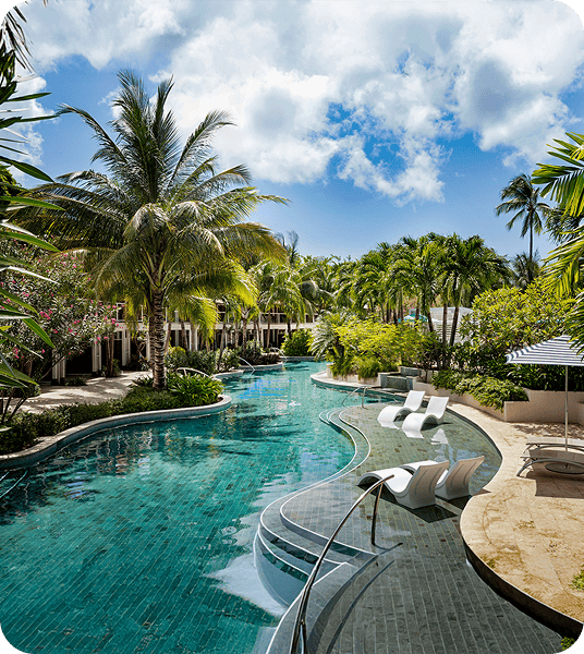 600 feet of pool